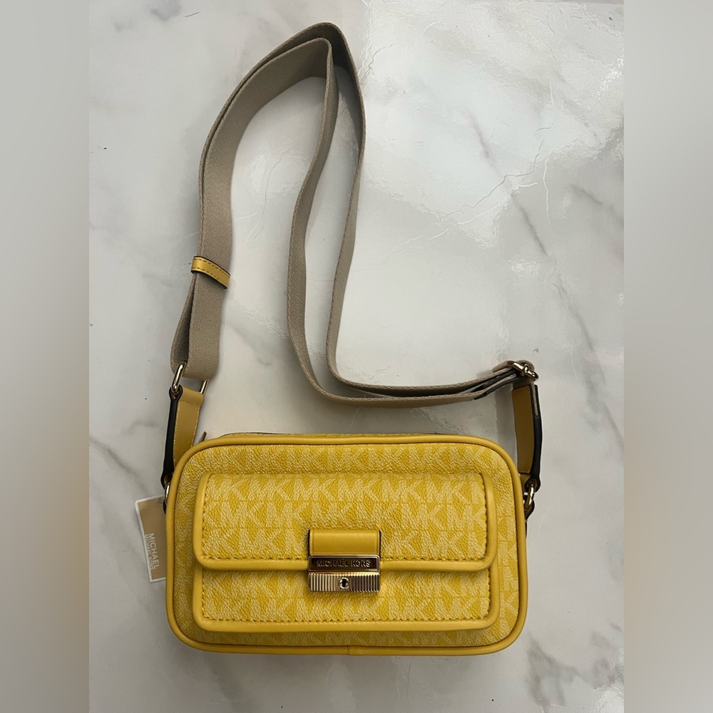 Michael Kors Bradshaw Camera Crossbody Bag NWT - Picture 3 of 9